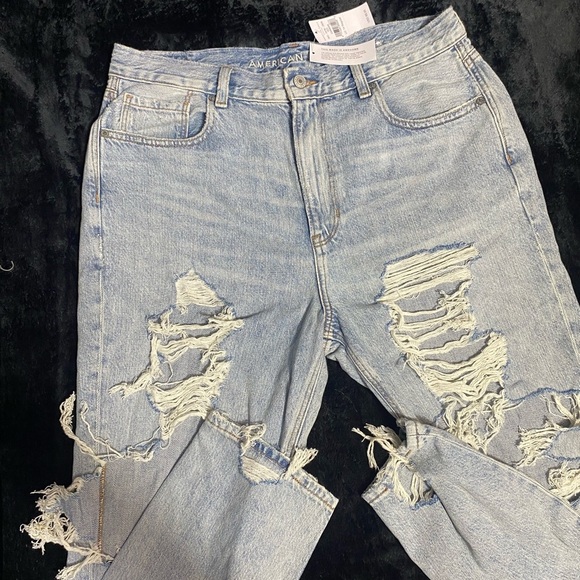 American Eagle Outfitters Blue Mom Jeans Light Wash - Picture 9 of 16